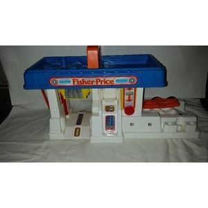 Vintage 1990's Fisher Price Action Sounds Garage #2084 Car Wash